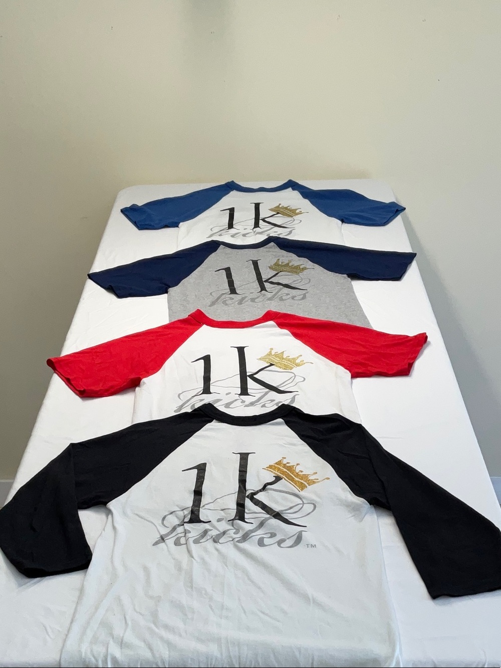 1K Praises Raglan Baseball Tee - White with Black Sleeves